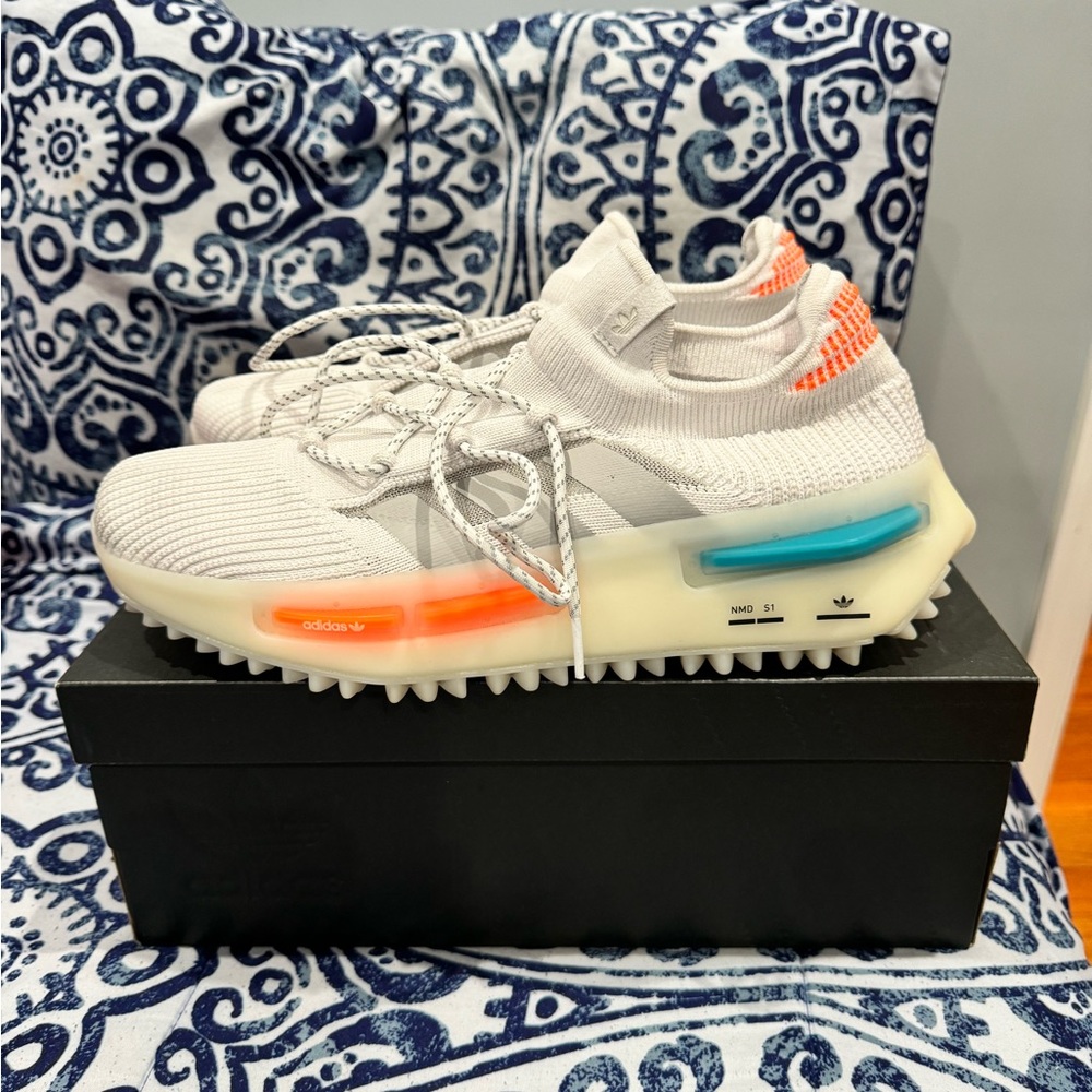 ADIDAS - Picture 3 of 7